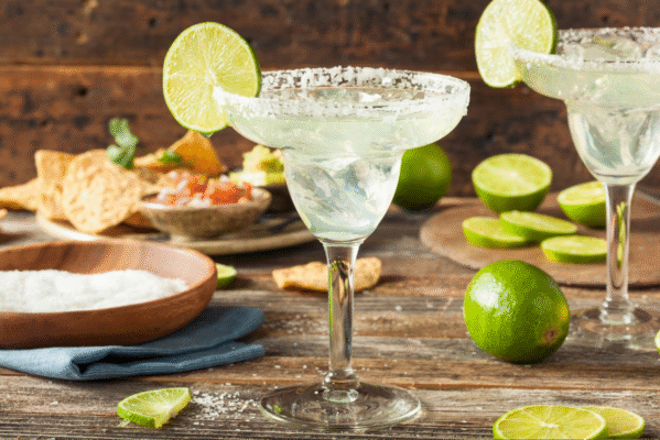 Margarita cổ điển và tacos: Sự kết hợp hoàn hảo cho bữa tiệc Mexico
