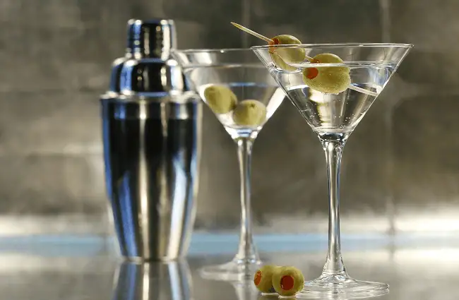 Martini một trong những loại cocktail cổ điển và nổi tiếng nhất thế giới