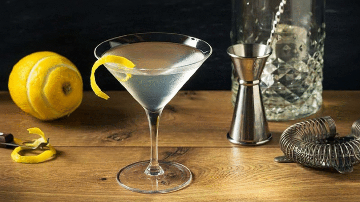 Martini một trong những loại cocktail cổ điển và nổi tiếng nhất thế giới