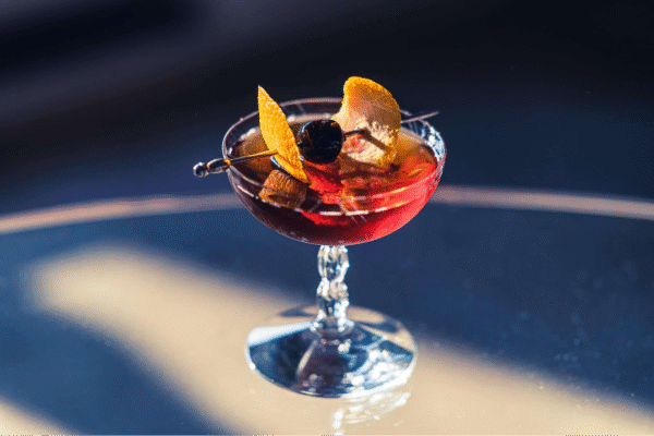 Martini cổ điển biểu tượng của sự sang trọng và tinh tế trong nghệ thuật pha chế