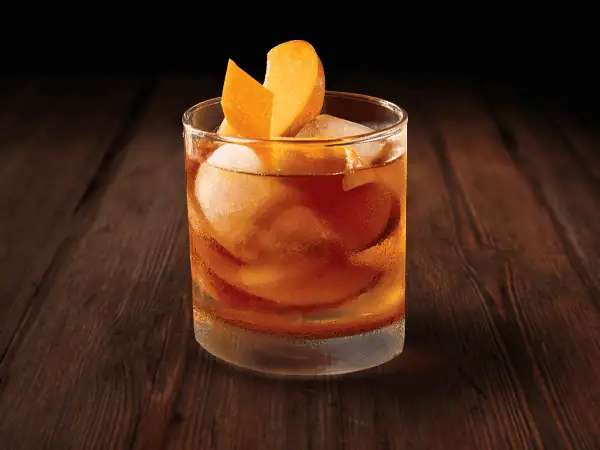 Peach Old Fashioned là phiên bản tươi mát và ngọt dịu của cocktail Old Fashioned cổ điển