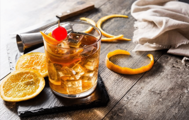 Old Fashioned – biểu tượng của cocktail cổ điển