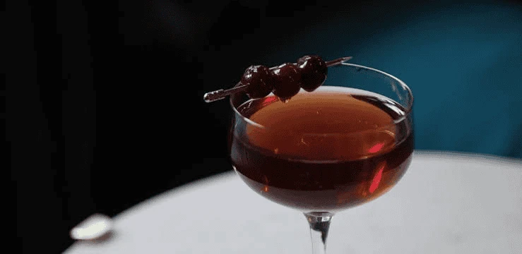 Rob Roy cocktail với Scotch whisky phong cách Scotland