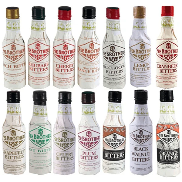 Ba loại vermouth phổ biến: Sweet Vermouth Carpano Antica, Dry Vermouth Noilly Prat, và Blanc Dolin trên quầy bar