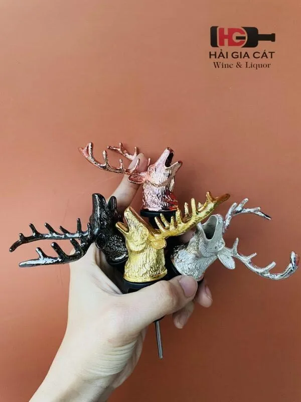 Đầu hươu rót rượu Jagermeister