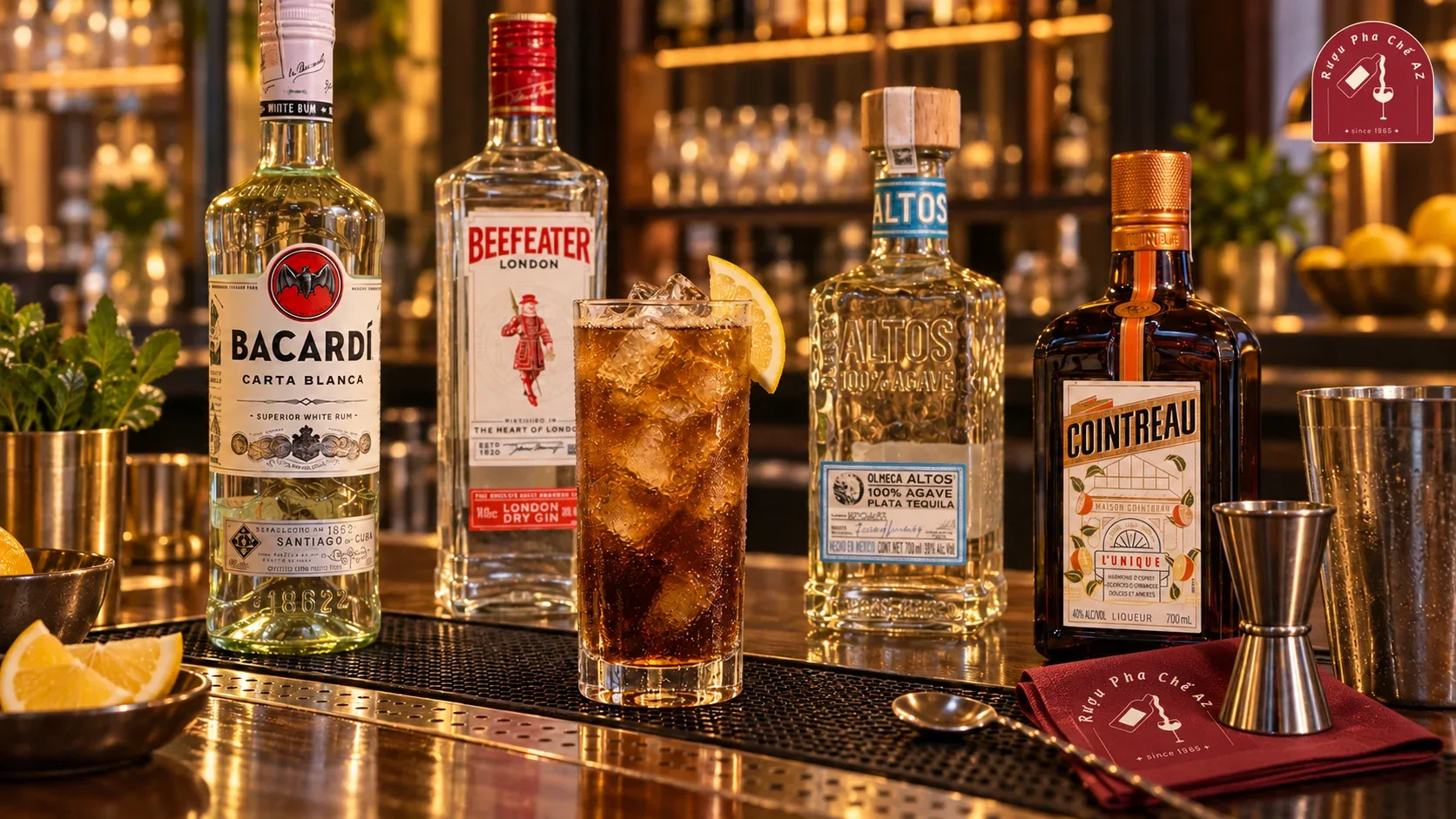 Bacardi White, Beefeater, Olmeca Altos và Cointreau quanh một ly cocktail cao